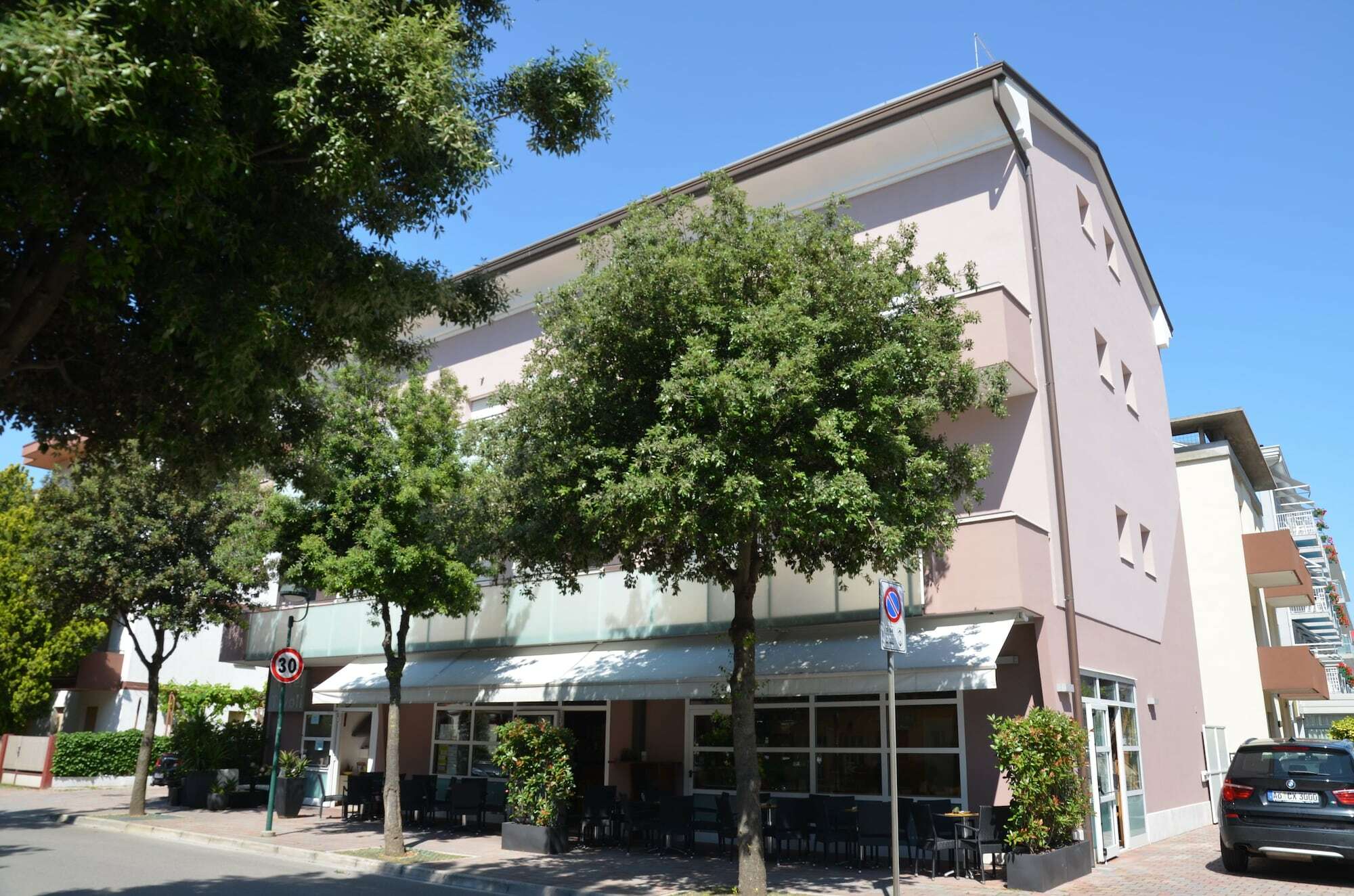 Hotel Tivoli Lignano Sabbiadoro Exterior photo